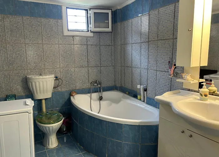 600 Metres From The Beach! Case de vacanță *