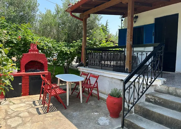 600 Metres From The Beach! Case de vacanță