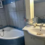 度假居 600 Metres From The Beach! *