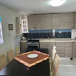 度假居 600 Metres From The Beach! 尼亚伊拉克利亚